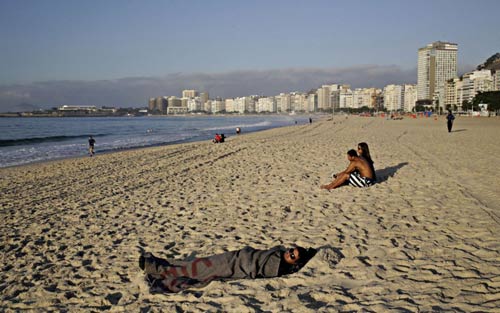 ''1001 cách ngủ'' của CĐV tại World Cup 2014 - 2