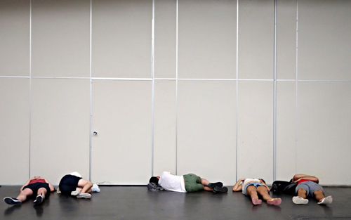 ''1001 cách ngủ'' của CĐV tại World Cup 2014 - 10