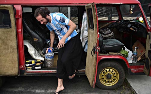 ''1001 cách ngủ'' của CĐV tại World Cup 2014 - 1