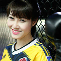 Bóng đá - "Nữ võ sỹ" Jenny Linh "cháy hết mình" cùng Colombia