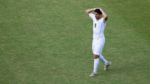 Suarez bị phạt nặng, Uruguay dọa tẩy chay World Cup - 2