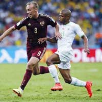 Bóng đá - Algeria - Nga: Cú đánh đầu định mệnh