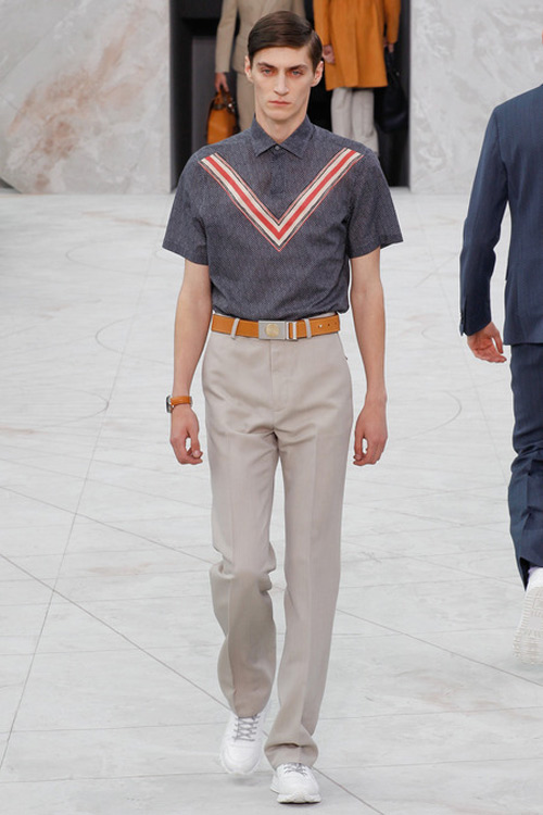 Sành điệu như quý ông của Valentino và Louis Vuitton - 11