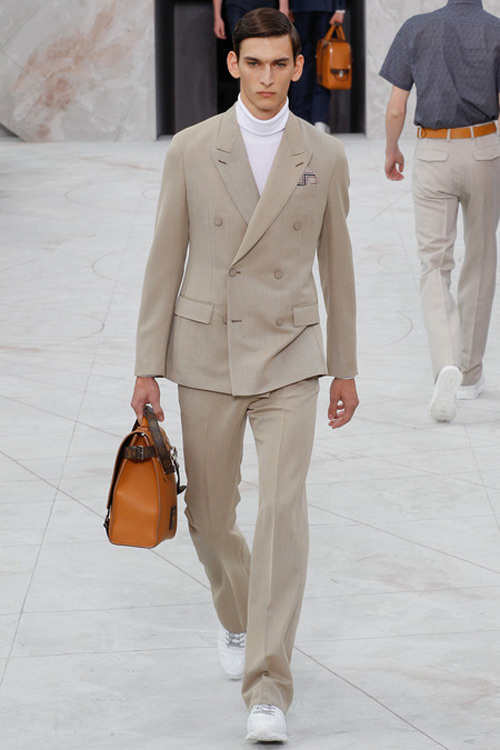 Sành điệu như quý ông của Valentino và Louis Vuitton - 18