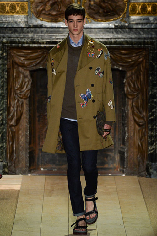 Sành điệu như quý ông của Valentino và Louis Vuitton - 13