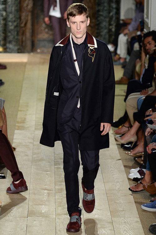 Sành điệu như quý ông của Valentino và Louis Vuitton - 18