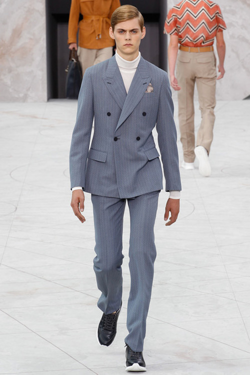 Sành điệu như quý ông của Valentino và Louis Vuitton - 5