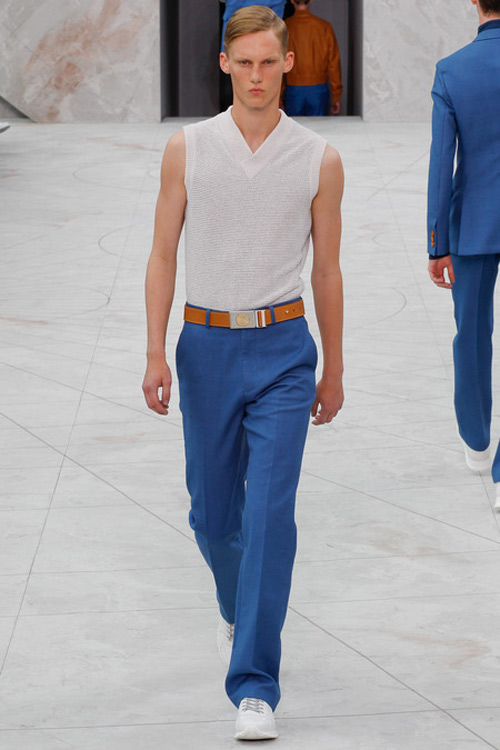 Sành điệu như quý ông của Valentino và Louis Vuitton - 10