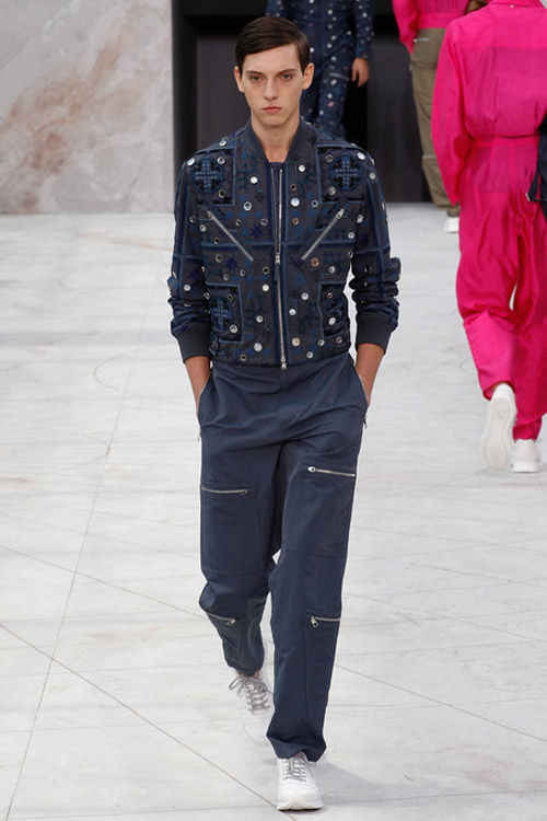 Sành điệu như quý ông của Valentino và Louis Vuitton - 15