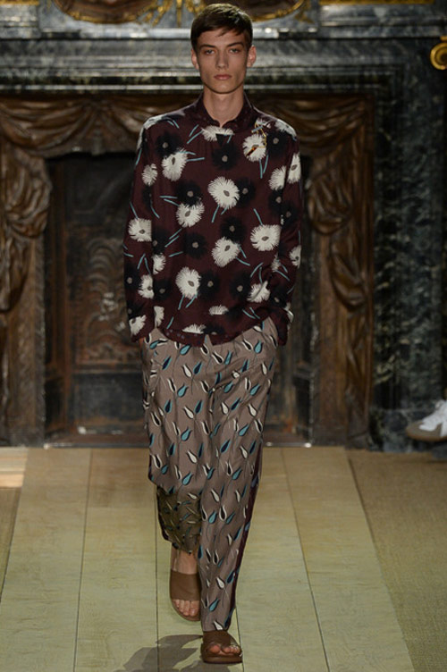 Sành điệu như quý ông của Valentino và Louis Vuitton - 4