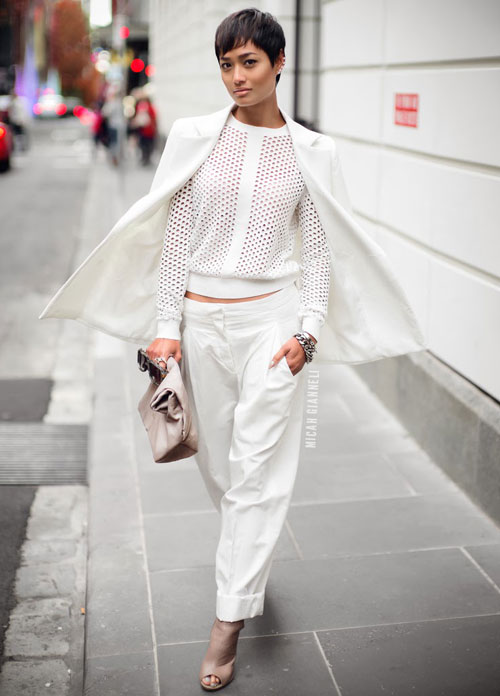 Khó rời mắt trước cô nàng vai to dáng thô - 4