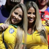 Vẻ đẹp fan nữ Brazil & Chile, ai quyến rũ hơn?