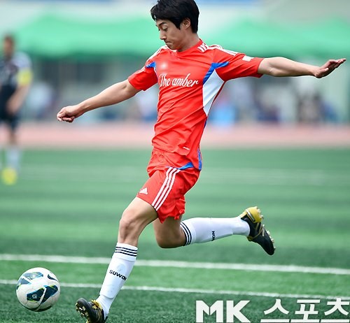 5 "lãng tử trên sân cỏ" của showbiz Hàn - 5