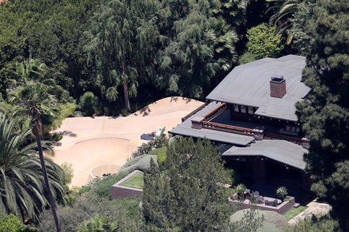 7 khuôn viên triệu đô nhà sao "khủng" nhất thế giới - 4