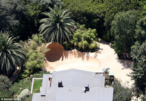 7 khuôn viên triệu đô nhà sao "khủng" nhất thế giới - 5