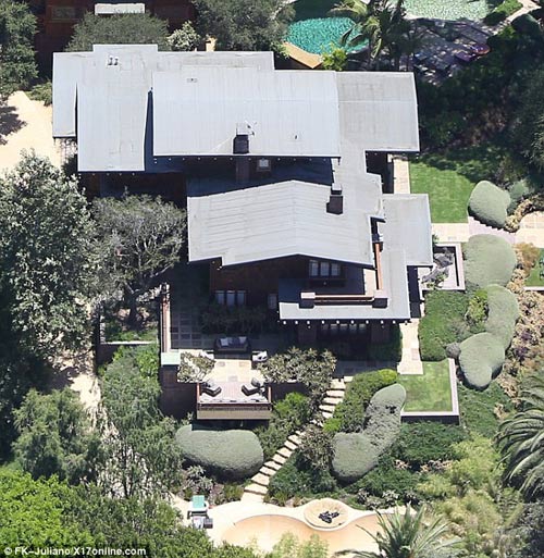 7 khuôn viên triệu đô nhà sao "khủng" nhất thế giới - 6