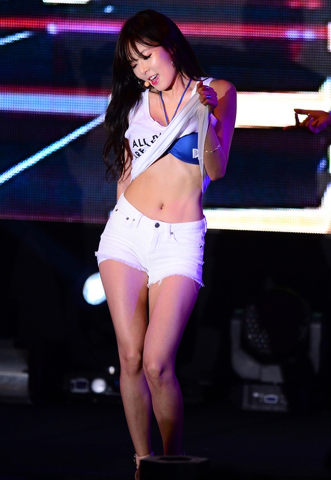 Dù giọng hát không quá nổi bật nhưng Hyuna vẫn rất nổi tiếng nhờ những màn biểu diễn nóng bỏng trên sân khấu
