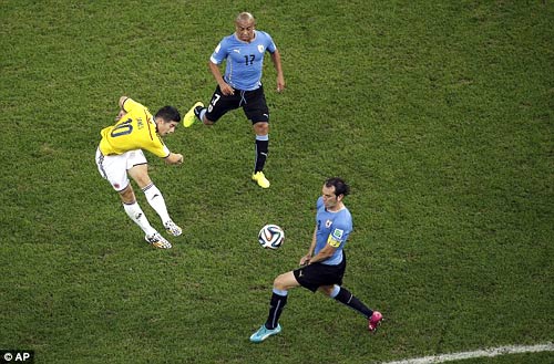 Uruguay thán phục siêu nhân Rodriguez, tiếc nhớ Suarez - 1