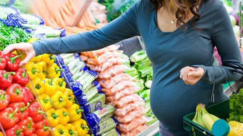 Cách ăn hoa quả sai lầm của phụ nữ mang thai - 1