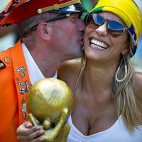 Bóng đá - Những nụ hôn bốc lửa ngày Hà Lan đả bại Mexico