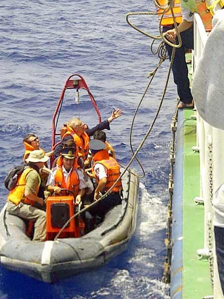 Những tay xuồng thiện nghệ giữa Biển Đông - 2