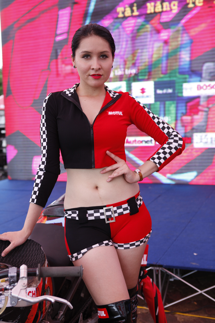 Mãn nhãn ngắm chân dài uốn éo bên siêu xe

Dàn mỹ nữ sexy khoe sắc tại MotoGP 2014

Thiên thần Marissa thách thức "quái vật" Kawasaki Ninja

Vòng 1 hờ hững thách thức "ngựa ô" Ferrari

"Nghẹt thở" từng đường cong sexy bên xe
