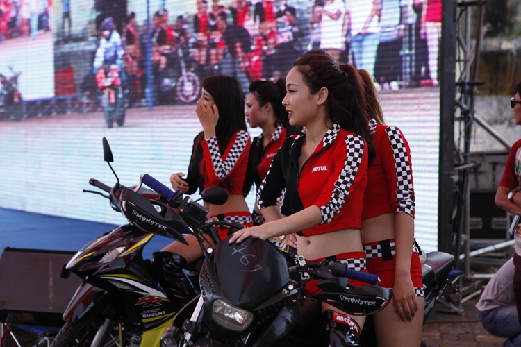 Mãn nhãn ngắm chân dài uốn éo bên siêu xe

Dàn mỹ nữ sexy khoe sắc tại MotoGP 2014

Thiên thần Marissa thách thức "quái vật" Kawasaki Ninja

Vòng 1 hờ hững thách thức "ngựa ô" Ferrari

"Nghẹt thở" từng đường cong sexy bên xe
