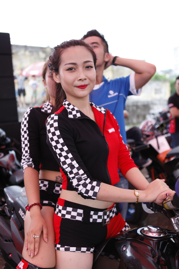 Mãn nhãn ngắm chân dài uốn éo bên siêu xe

Dàn mỹ nữ sexy khoe sắc tại MotoGP 2014

Thiên thần Marissa thách thức "quái vật" Kawasaki Ninja

Vòng 1 hờ hững thách thức "ngựa ô" Ferrari

"Nghẹt thở" từng đường cong sexy bên xe
