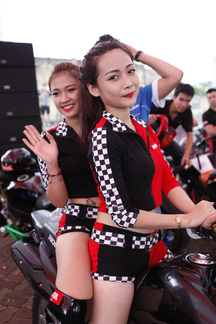 Mãn nhãn ngắm chân dài uốn éo bên siêu xe

Dàn mỹ nữ sexy khoe sắc tại MotoGP 2014

Thiên thần Marissa thách thức "quái vật" Kawasaki Ninja

Vòng 1 hờ hững thách thức "ngựa ô" Ferrari

"Nghẹt thở" từng đường cong sexy bên xe
