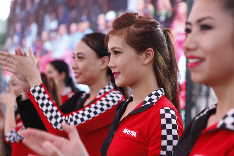 Mãn nhãn ngắm chân dài uốn éo bên siêu xe

Dàn mỹ nữ sexy khoe sắc tại MotoGP 2014

Thiên thần Marissa thách thức "quái vật" Kawasaki Ninja

Vòng 1 hờ hững thách thức "ngựa ô" Ferrari

"Nghẹt thở" từng đường cong sexy bên xe
