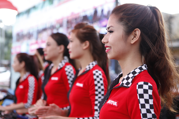 Mãn nhãn ngắm chân dài uốn éo bên siêu xe

Dàn mỹ nữ sexy khoe sắc tại MotoGP 2014

Thiên thần Marissa thách thức "quái vật" Kawasaki Ninja

Vòng 1 hờ hững thách thức "ngựa ô" Ferrari

"Nghẹt thở" từng đường cong sexy bên xe
