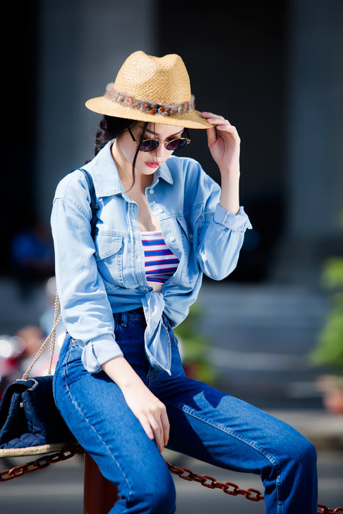 Dương Cẩm Lynh khoe da trắng ngần dưới nắng Sài Gòn - 6