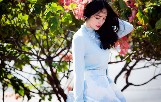 Dương Cẩm Lynh khoe da trắng ngần dưới nắng Sài Gòn - 10