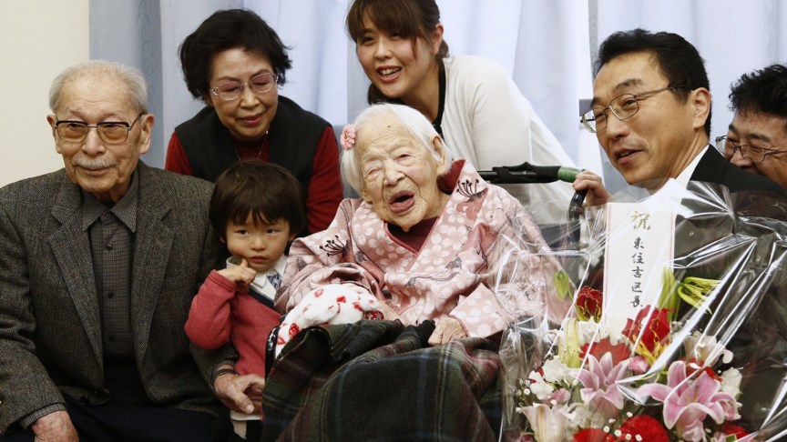 Cụ bà cao tuổi nhất thế giới qua đời - 1