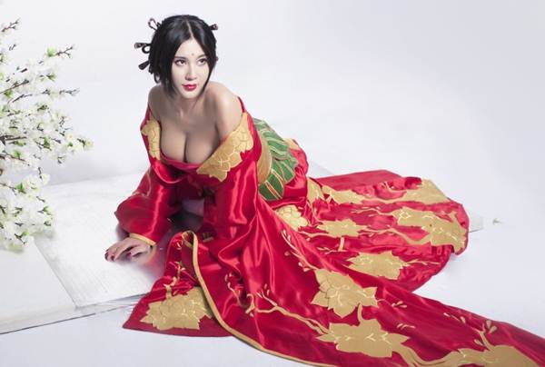 Hot girl ĐH Bắc Kinh gợi cảm trong trang phục cổ trang - 1