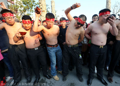 Thơ chế "24h phép": Tiền lương anh nộp hết - 1