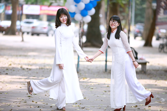 Nữ sinh HN nhí nhảnh chụp ảnh kỷ yếu chia tay tuổi học trò - 8