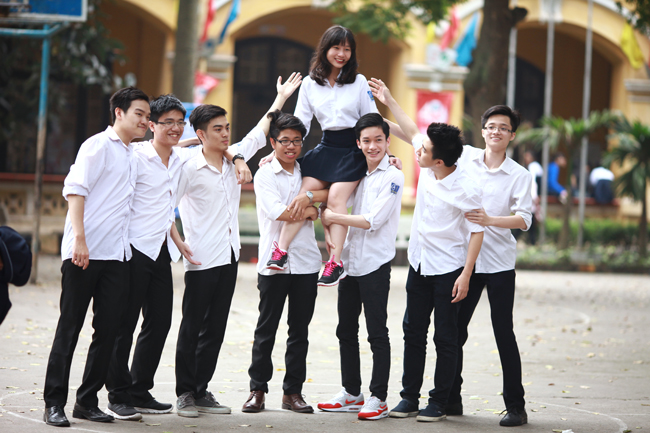Nữ sinh HN nhí nhảnh chụp ảnh kỷ yếu chia tay tuổi học trò - 9