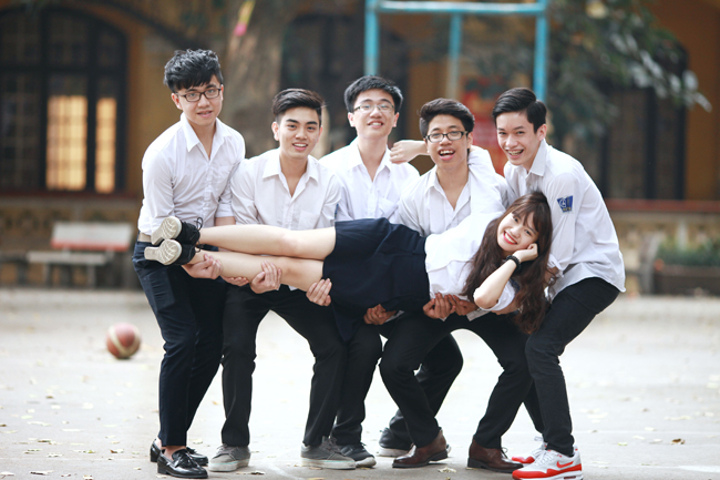 Nữ sinh HN nhí nhảnh chụp ảnh kỷ yếu chia tay tuổi học trò - 10