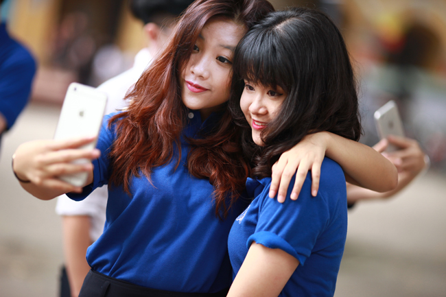 Nữ sinh HN nhí nhảnh chụp ảnh kỷ yếu chia tay tuổi học trò - 4