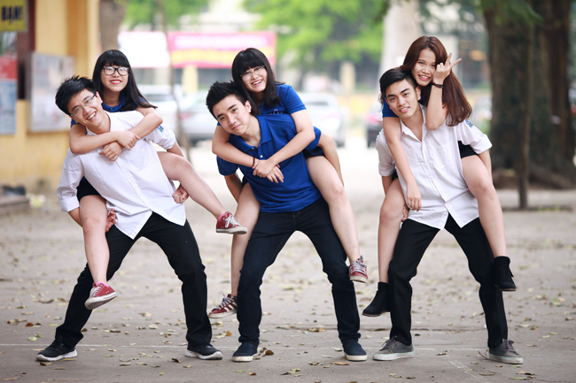 Nữ sinh HN nhí nhảnh chụp ảnh kỷ yếu chia tay tuổi học trò - 6