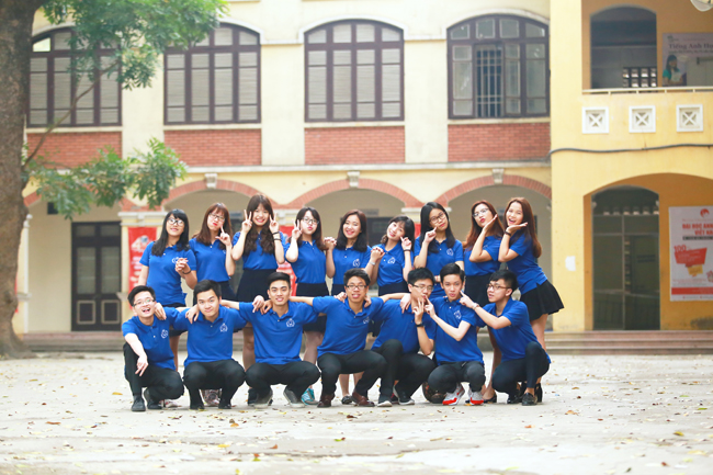 Nữ sinh HN nhí nhảnh chụp ảnh kỷ yếu chia tay tuổi học trò - 5