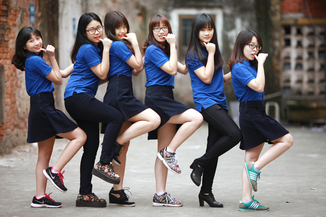 Nữ sinh HN nhí nhảnh chụp ảnh kỷ yếu chia tay tuổi học trò - 3