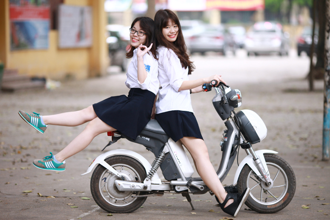 Nữ sinh HN nhí nhảnh chụp ảnh kỷ yếu chia tay tuổi học trò - 8