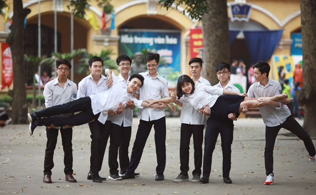 Nữ sinh HN nhí nhảnh chụp ảnh kỷ yếu chia tay tuổi học trò - 7