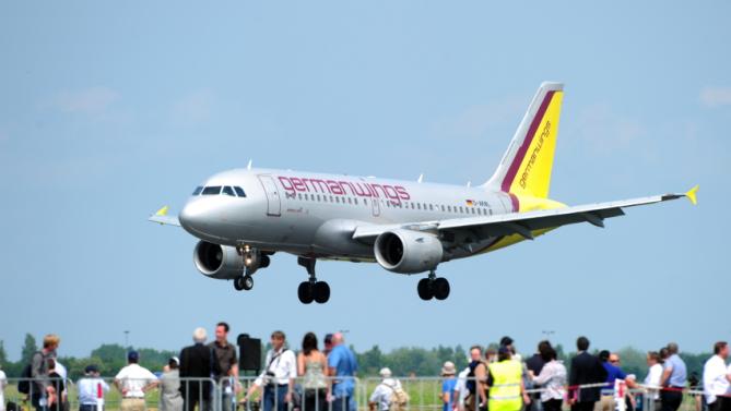 Máy bay Germanwings hạ cánh khẩn vì hành khách hoảng loạn - 1