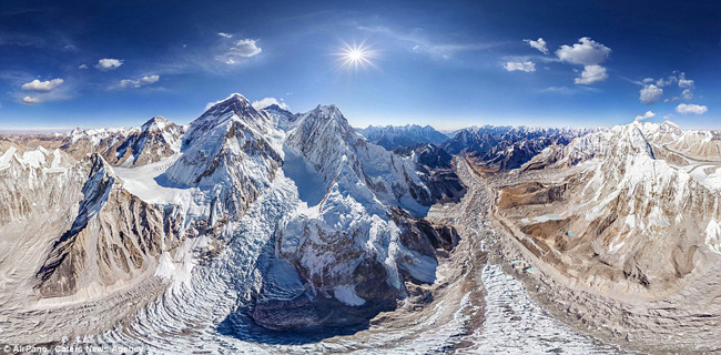Mùa đông trên đỉnh núi cao nhất thế giới Everest.
