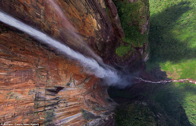 Thác nước "Thiên Thần" ở Venezuela.
