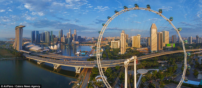 Bánh xe khổng lồ Ferris Wheel ở Singapore.
