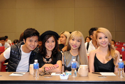 Yến Trang mặc kín đáo vẫn xinh đẹp gợi cảm - 9